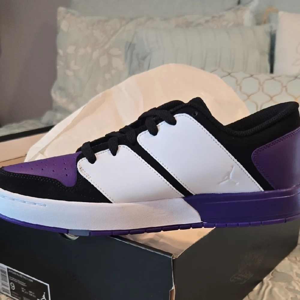 Jordan Athletic Shoes Black and Purple - Picture 5 of 10